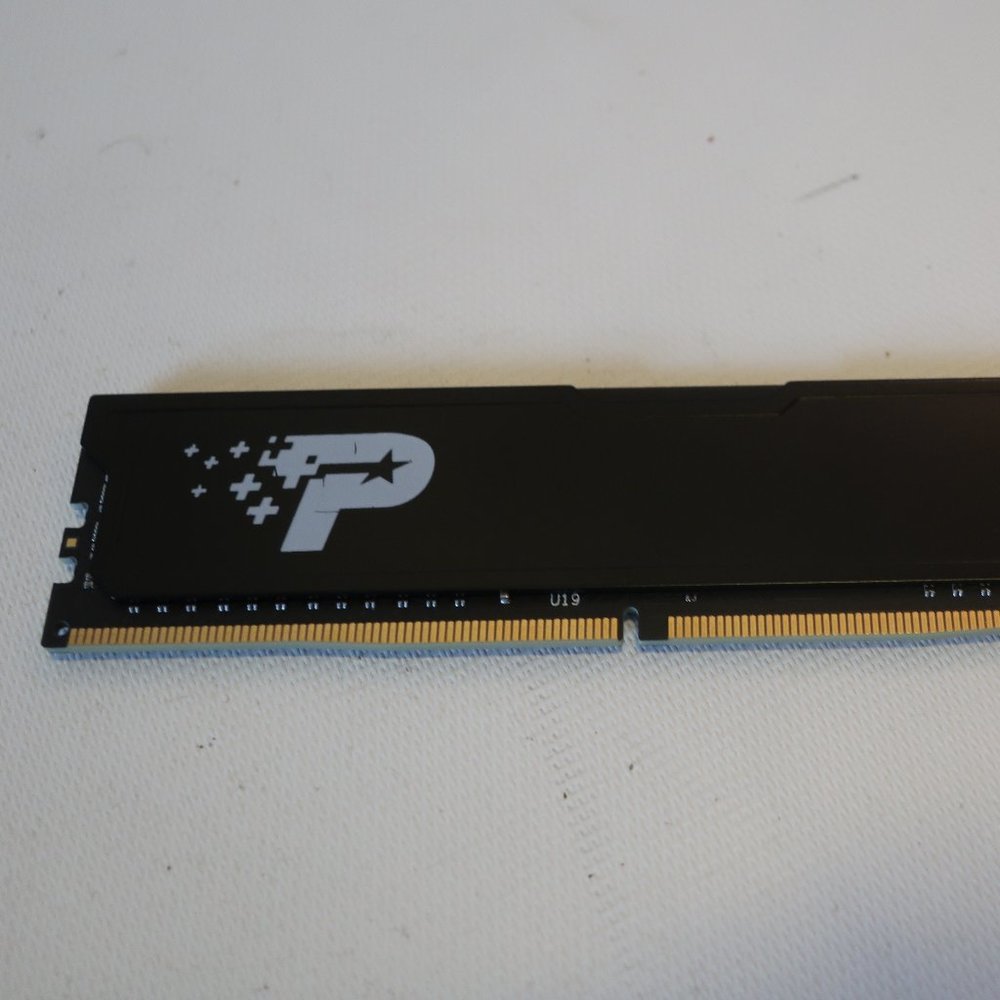 OPEN BOX PATRIOT DDR4 4GB DRAM MODULE 2400MHZ *